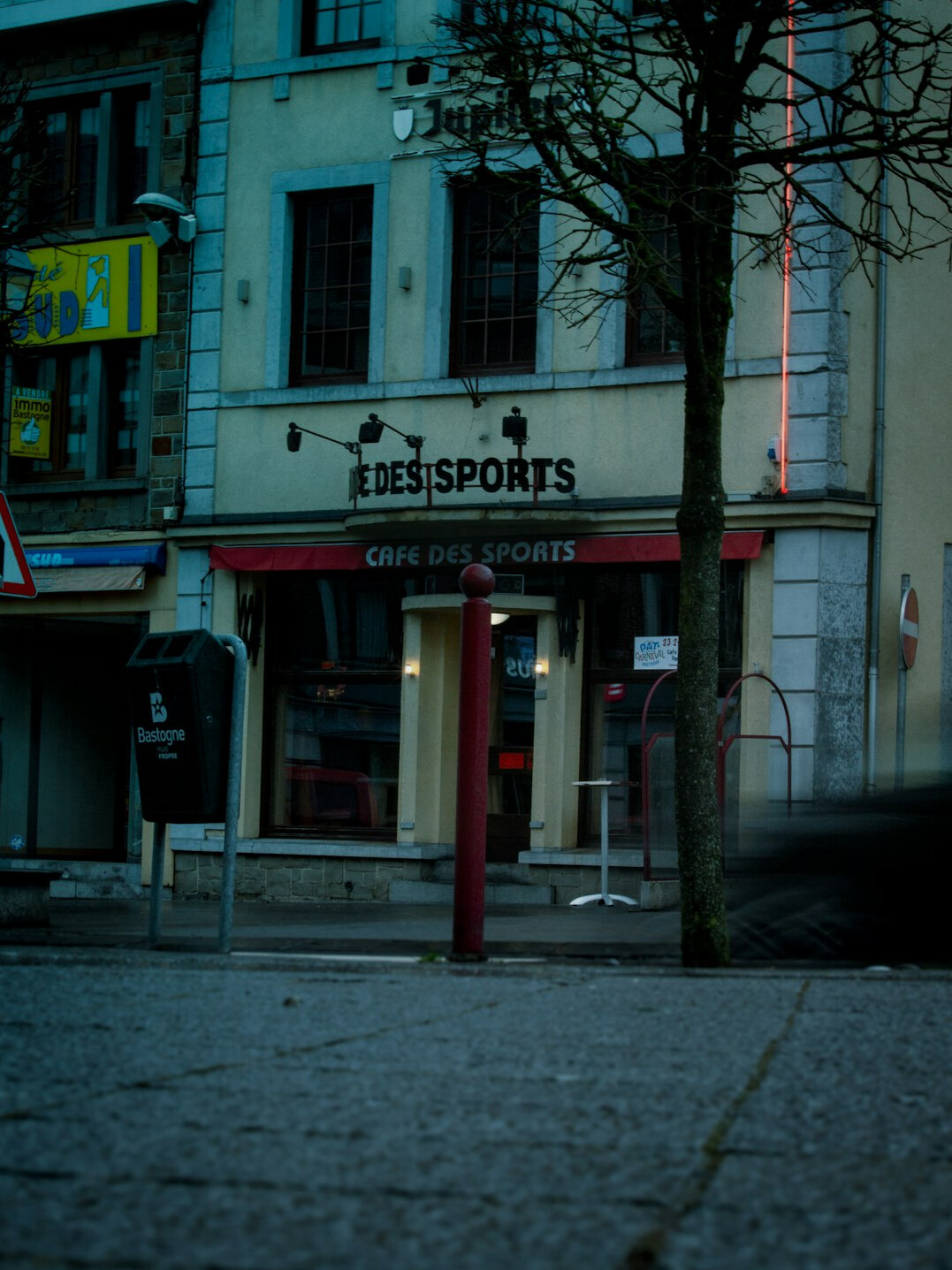 Portrait of a Belgian media crisis trainer and former news director